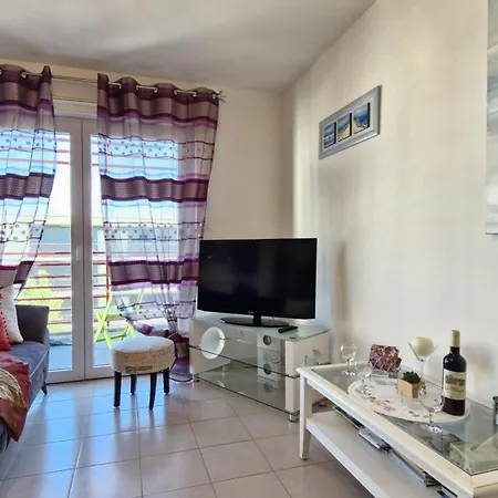 Apartment - Avec Balcon - Confort Et Detente Garantis !