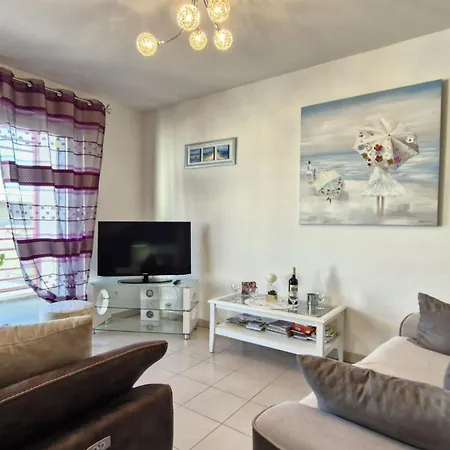 Apartment - Avec Balcon - Confort Et Detente Garantis ! *